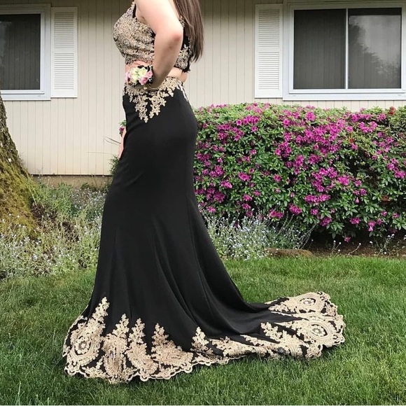Gorgeous 2 piece prom dress - Picture 2 of 11